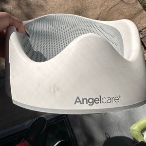 Angelcare Baby Bath Support (Grey) |
Ideal for Babies Less than 6 Months Old